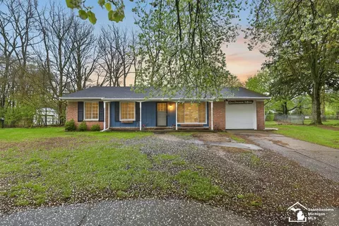 3609 Middlebury, Lambertville, MI 48144