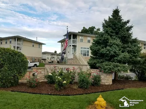507 Mackinaw, Luna Pier, MI 48157