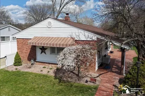 2515 Boxford, Trenton, MI 48183