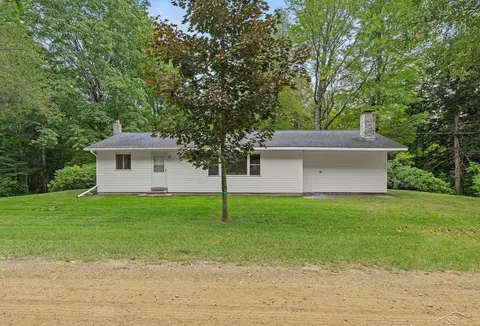 20686 Lakola, Tustin, MI 49688