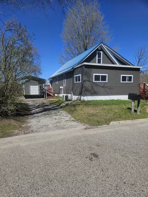 625 Cunningham, Clare, MI 48617