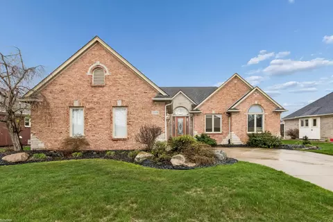 21370 Sabrina, Macomb, MI 48044