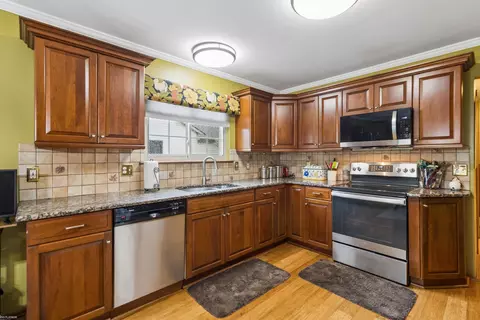 Kitchen - 22480 Clearwater, Macomb, MI 48044 photo 3 of 5