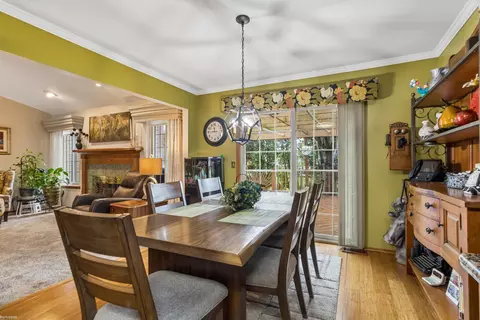 Dining - 22480 Clearwater, Macomb, MI 48044 photo 2 of 4