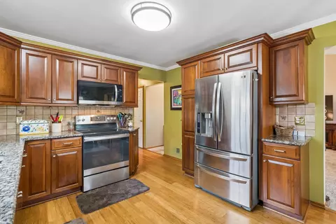 Kitchen - 22480 Clearwater, Macomb, MI 48044 photo 4 of 5