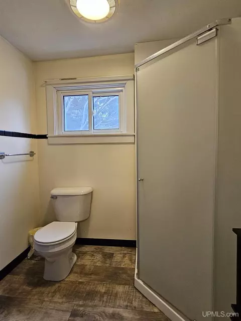 Bath - 841 Warren, Hancock, MI 49930 photo 2 of 2