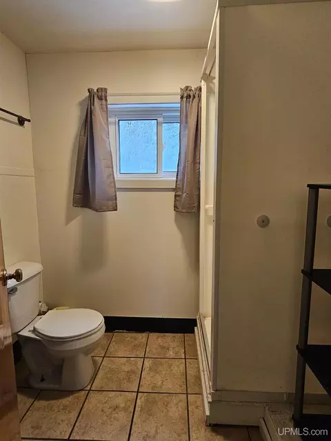 Bath - 841 Warren, Hancock, MI 49930 photo 1 of 2