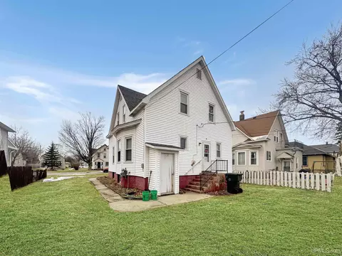 Exterior - 309 S 18th, Escanaba, MI 49829 photo 3 of 5