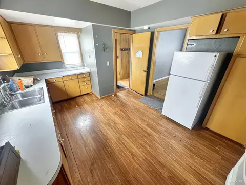 Kitchen - 309 S 18th, Escanaba, MI 49829 photo 1 of 2