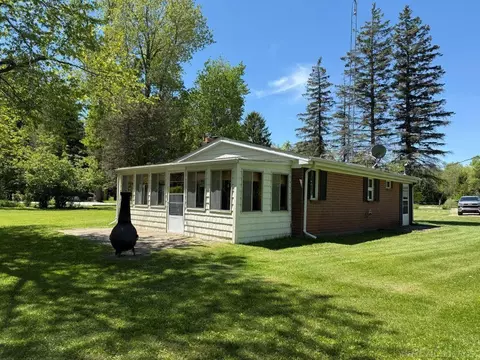 5806 N Lakeshore, Palms, MI 48465
