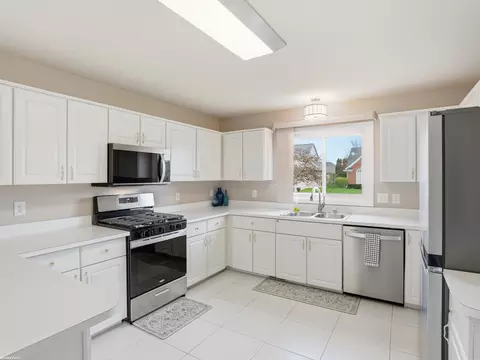 Kitchen - 17857 Nick, Macomb, MI 48044 photo 5 of 6