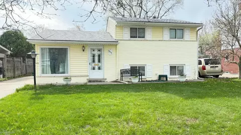 511 Kinross, Clawson, MI 48017