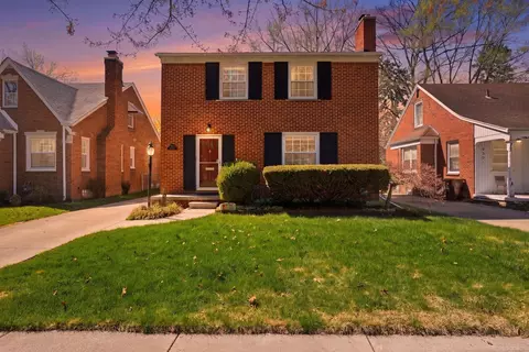 2073 Hawthorne, Grosse Pointe Woods, MI 48236
