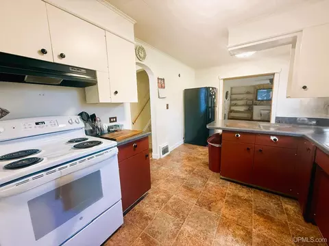 Kitchen - 817 E A, Iron Mountain, MI 49801 photo 1 of 4