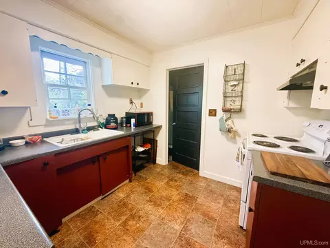 Kitchen - 817 E A, Iron Mountain, MI 49801 photo 2 of 4
