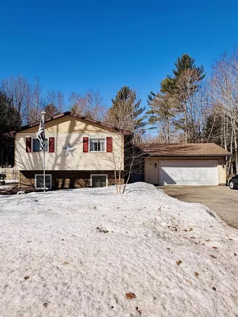 195 N Co Rd 557, Gwinn, MI 49841