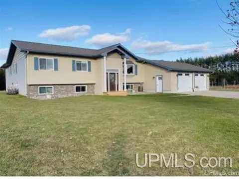 4338 E Maple Ridge 37th, Rock, MI 49880