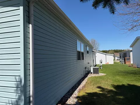 Exterior - 421 Red Pne, Flint, MI 48506 photo 4 of 6
