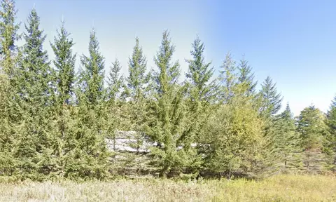 2565 S Larks Lk, Harbor Springs, MI 49740