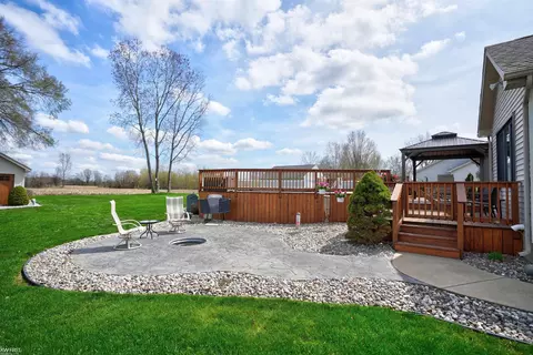 Exterior - 8094 Flintlock, Mount Morris, MI 48458 photo 5 of 12
