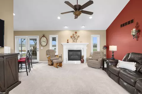 Living - 8094 Flintlock, Mount Morris, MI 48458 photo 1 of 4