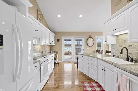 Kitchen - 8094 Flintlock, Mount Morris, MI 48458 photo 2 of 7