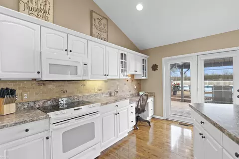 Kitchen - 8094 Flintlock, Mount Morris, MI 48458 photo 4 of 7