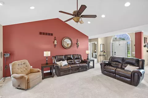 Living - 8094 Flintlock, Mount Morris, MI 48458 photo 2 of 4
