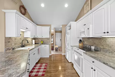 Kitchen - 8094 Flintlock, Mount Morris, MI 48458 photo 1 of 7