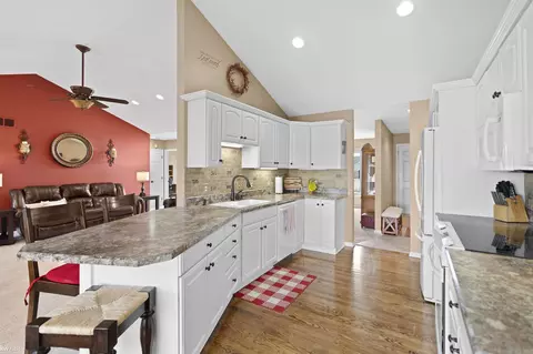 Kitchen - 8094 Flintlock, Mount Morris, MI 48458 photo 5 of 7