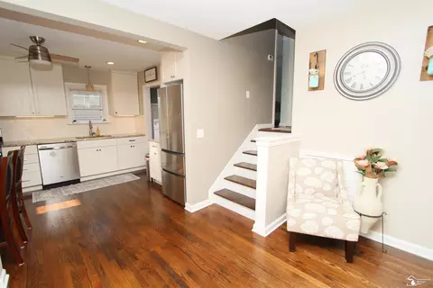 Entry Way - 29656 Walnut, Flat Rock, MI 48134 photo 2 of 2