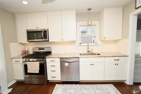 Kitchen - 29656 Walnut, Flat Rock, MI 48134 photo 3 of 4