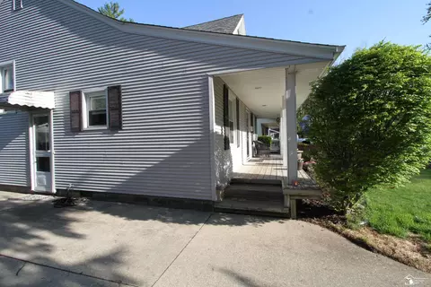 Exterior - 29656 Walnut, Flat Rock, MI 48134 photo 5 of 12
