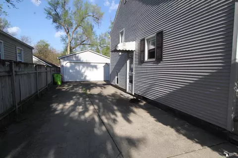 Exterior - 29656 Walnut, Flat Rock, MI 48134 photo 7 of 12