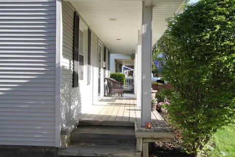 Exterior - 29656 Walnut, Flat Rock, MI 48134 photo 6 of 12