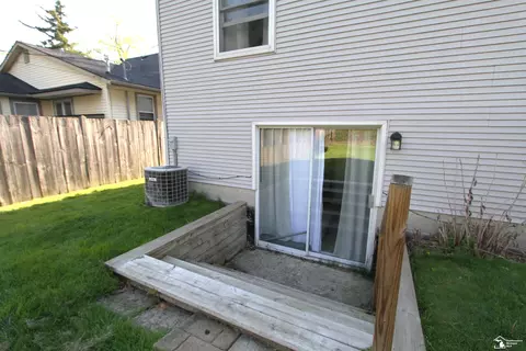 Exterior - 29656 Walnut, Flat Rock, MI 48134 photo 11 of 12