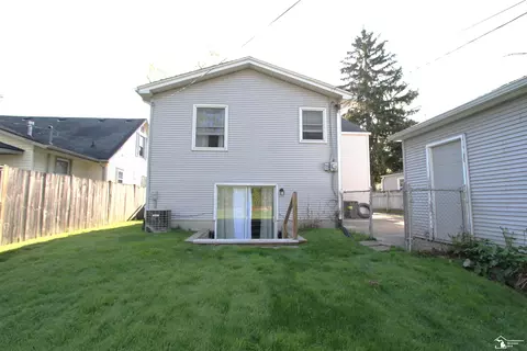 Exterior - 29656 Walnut, Flat Rock, MI 48134 photo 8 of 12