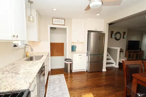 Kitchen - 29656 Walnut, Flat Rock, MI 48134 photo 2 of 4