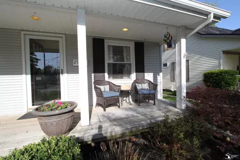 Exterior - 29656 Walnut, Flat Rock, MI 48134 photo 4 of 12