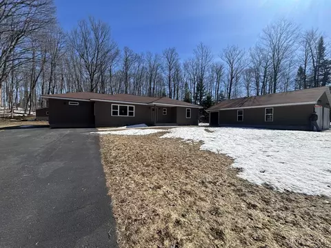 e9506 Prospect Street, Munising, MI 49862