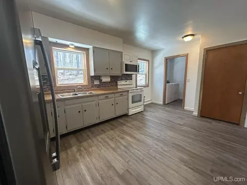 Kitchen - e9506 Prospect Street, Munising, MI 49862 photo 2 of 2