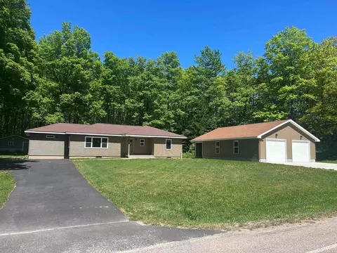 e9506 Prospect Street, Munising, MI 49862