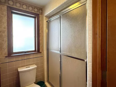 Bath - 2926 West Riv, Gladwin, MI 48624 photo 3 of 8