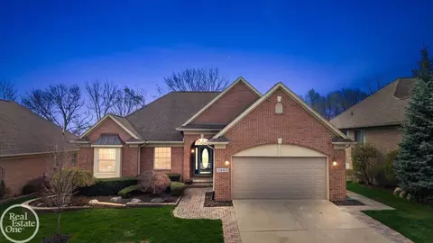 7482 Augusta UNIT 21, Washington Township, MI 48094