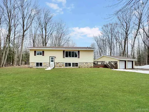8672 M5, Gladstone, MI 49837
