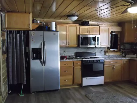 Kitchen - 992 Lake, Harrison, MI 48625 photo 2 of 4