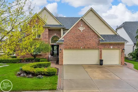 47206 Woodberry Ests, Macomb, MI 48044