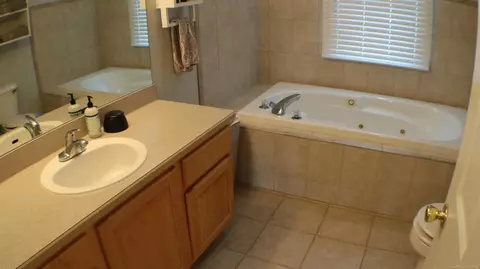 Bath - 21528 Mackenzie, Macomb, MI 48044 photo 3 of 6
