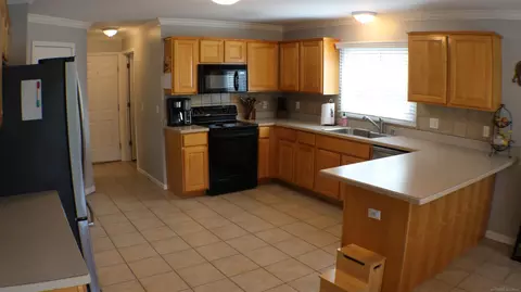 Kitchen - 21528 Mackenzie, Macomb, MI 48044 photo 3 of 4