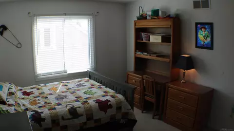 Bedroom - 21528 Mackenzie, Macomb, MI 48044 photo 5 of 10
